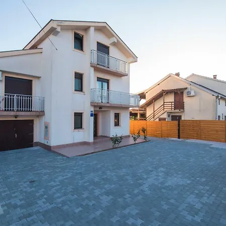 Apartment Big House For 8