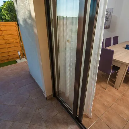 Apartment Big House For 8 Privlaka (Zadar)