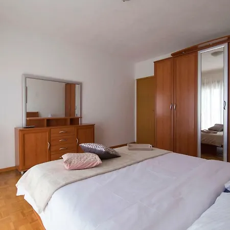 Big House For 8 * Privlaka (Zadar)